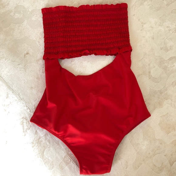 Red one piece bikini - Picture 1 of 6